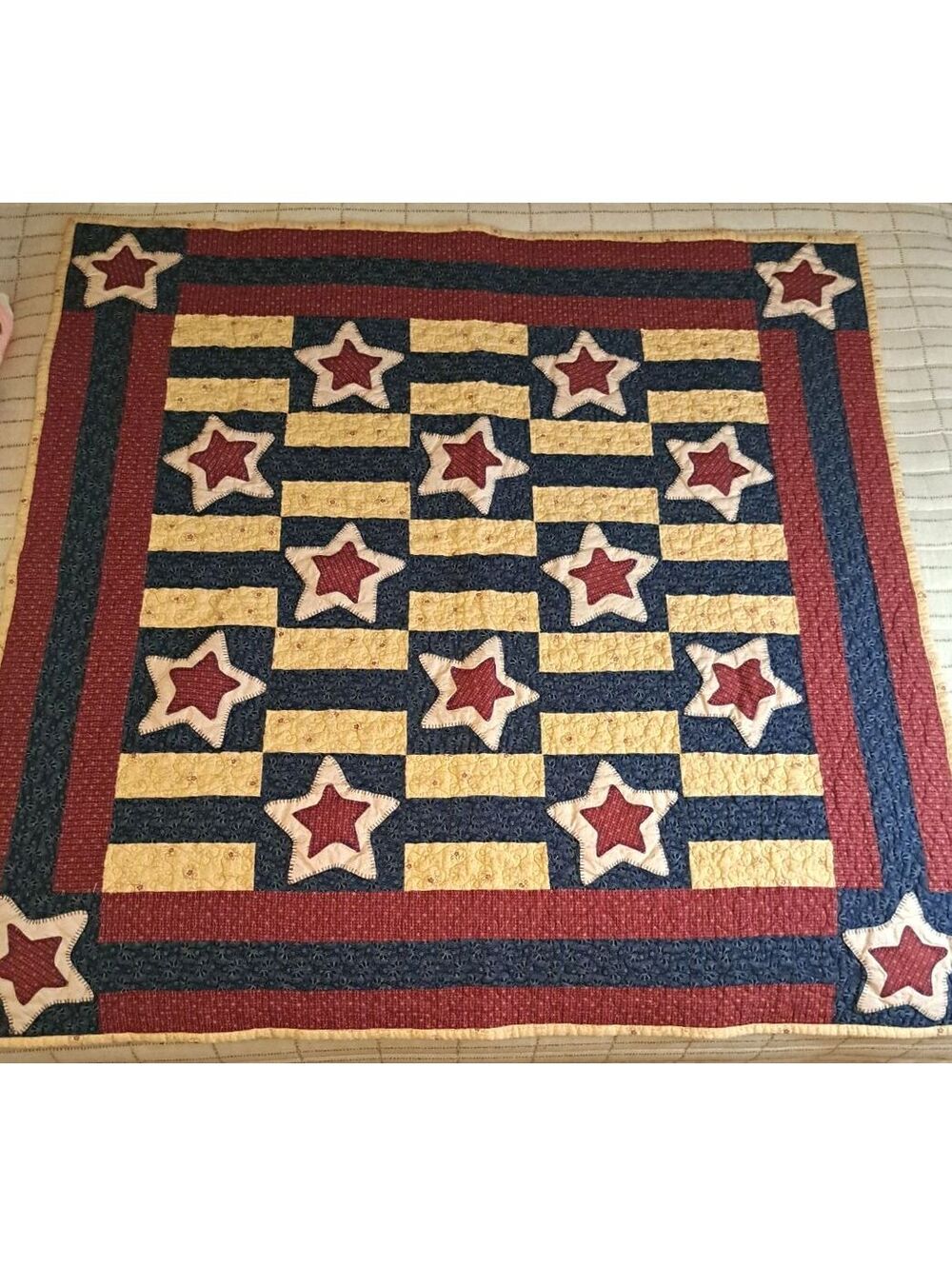 Vintage Americana Handmade Applique Red/White & Blue Wall Hanging/Lap Quilt 40"